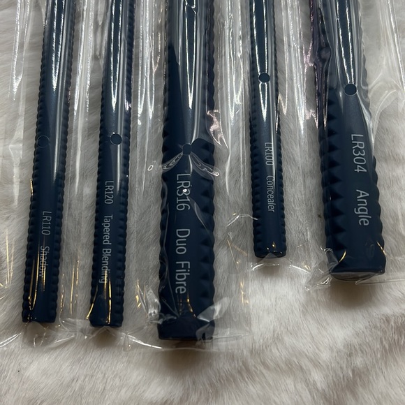 NEW Laruce Complexion and Eye Brush Set with Cup - Picture 4 of 7